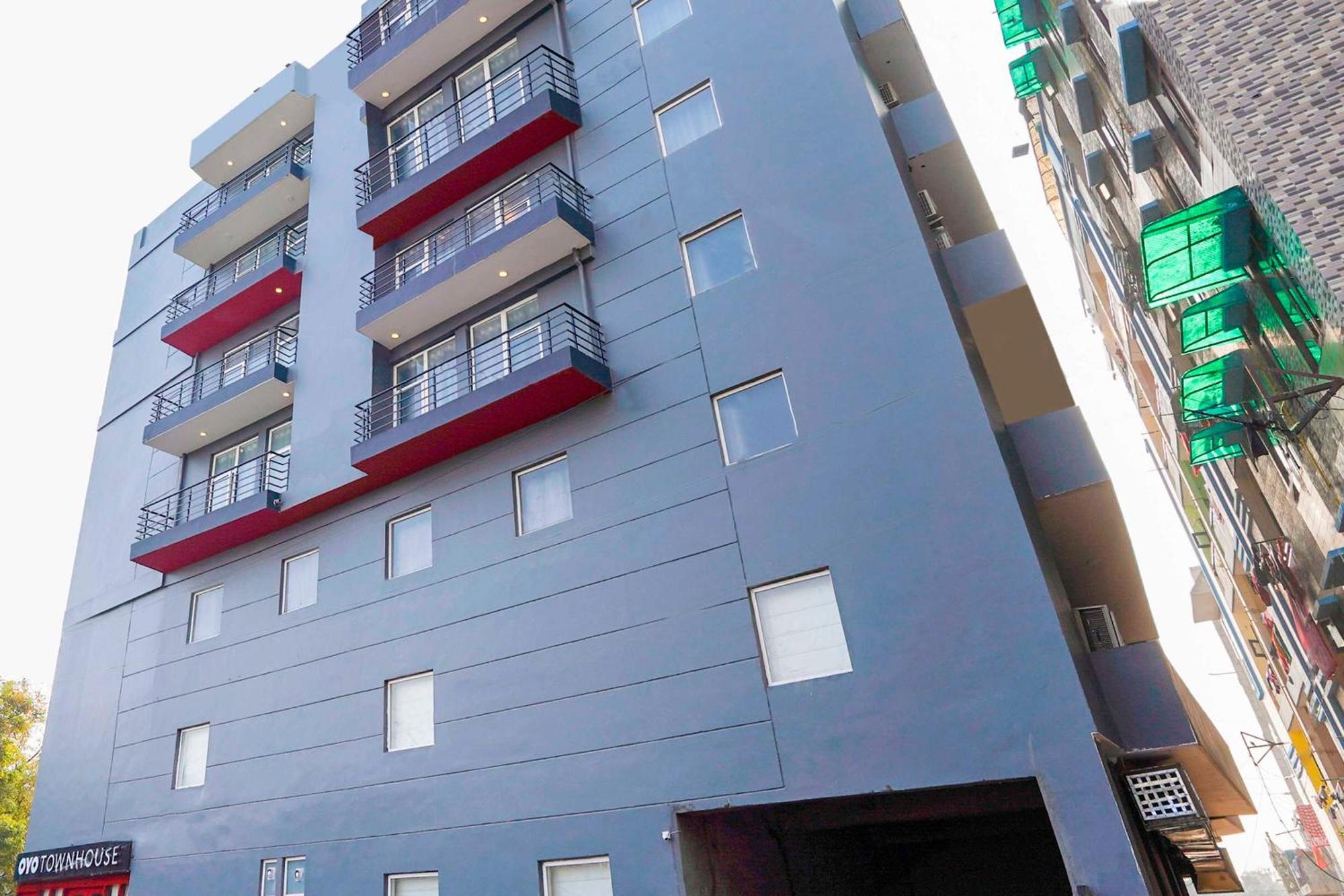 ホテル Oyo タウンハウス 333 セクター 121 ノイダ Indirapuram エクステリア 写真